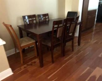 PA015 Dinning Table with 4 Matching Chairs $250 .
We will not hold unless Paid for
Venmo @Rafael-Monzon-1
PayPal: Agesagoestatesales@gmail.com
Facebook Message Pay.
Square Invoicing Visa, MasterCard, Amex ...
if paid for we can hold it on L And Rd until a week after quarantine is lifted. Call Us 504-430-0909
No Deliveries