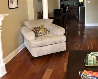 PA016 Occasional Chair $40, Coffee Table $95, Wall Art $35 .
We will not hold unless Paid for
Venmo @Rafael-Monzon-1
PayPal: Agesagoestatesales@gmail.com
Facebook Message Pay.
Square Invoicing Visa, MasterCard, Amex ...
if paid for we can hold it on L And Rd until a week after quarantine is lifted. Call Us 504-430-0909
No Deliveries