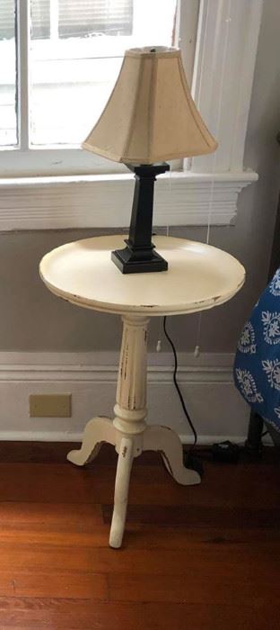 PA019 Distressed Pedestal Table $55, Lamp $10 .
We will not hold unless Paid for
Venmo @Rafael-Monzon-1
PayPal: Agesagoestatesales@gmail.com
Facebook Message Pay.
Square Invoicing Visa, MasterCard, Amex ...
if paid for we can hold it on L And Rd until a week after quarantine is lifted. Call Us 504-430-0909
No Deliveries