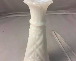Br9010 Small Milk Glass Vase $5	Pay online by Venmo: @Rafael-Monzon-1, PayPal Email: Agesagoestatesales@Gmail.com, or Square Call for info 504-430-0909
