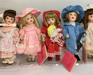 https://www.ebay.com/itm/124162065771	BR007: Paradise Galleries Days Of The Week Porcelain Doll Collection With Doll Stands And Certificates Of Aunthenticity $55
