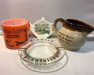 https://www.ebay.com/itm/114195008155	BR009:  Lot of Assorted Vintage Glass/Ceramic Souvenirs, 4 pieces $20
