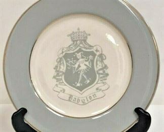 https://www.ebay.com/itm/114194980870	GB001: BABYLON PLATE 1967 NEW ORLEANS MARDI GRAS KREWE FAVOR Auction
