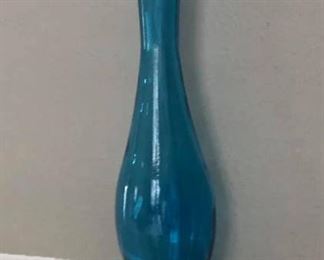 https://www.ebay.com/itm/114199969052	PA056 Blue Glass Vase 12" $5
