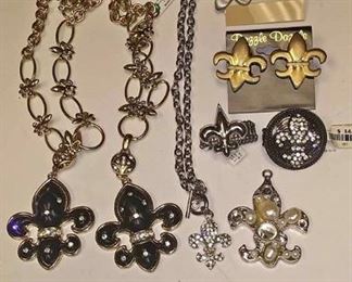 AB0008 COSTUME JEWELRY LOT OF EIGHT FLEUR-DE-LIS JEWELRY PCS BOX 74 AB0008 $15
