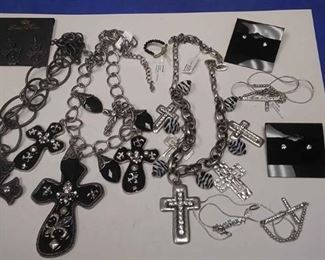 https://www.ebay.com/itm/114171604663 BOX074f COSTUME JEWELRY CHRISTIAN CROSS NECKLACE LOT LOT #3 $10