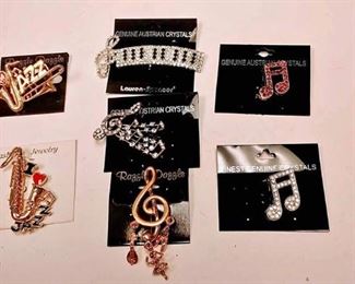 https://www.ebay.com/itm/114171647449 BOX074T COSTUME JEWELRY JAZZ & MUSIC PIN LOT OF SEVEN $20