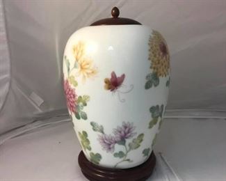 https://www.ebay.com/itm/114191848770 Br9007: Gallery Originals Porcelain Vase $20