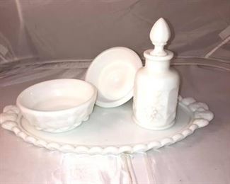 https://www.ebay.com/itm/114191848529 Br9009: India Grape Milk Glass Set $35