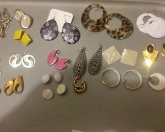 https://www.ebay.com/itm/124150472177 CJ0009 COSTUME JEWELRY EARRING LOT RX BOX 4 CJ0009 $15