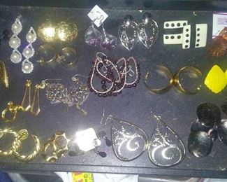 https://www.ebay.com/itm/114182826144 CJ0011 COSTUME JEWELRY EARRING LOT RX BOX 4 CJ0011 $15