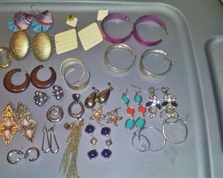 https://www.ebay.com/itm/124150474351 CJ0012 COSTUME JEWELRY EARRING LOT RX BOX 4 CJ0012 $15