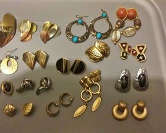 https://www.ebay.com/itm/124150475047 CJ0013 COSTUME JEWELRY EARRING LOT RX BOX 4 CJ0013 $15