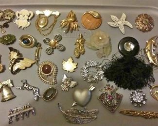 https://www.ebay.com/itm/114182839606 CJ0016 COSTUME JEWELRYLOT OF WOMENS PINS , BROUCHS RX BOX 4 CJ0016 $15