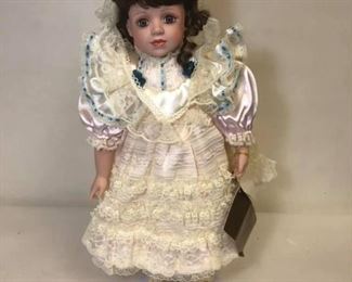 https://www.ebay.com/itm/114174515049 Cma2037: Seymour Mann Limited Edition Doll 1997 $30