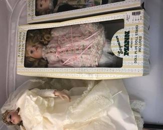 https://www.ebay.com/itm/114192699773 Cma2039: Seymour Mann Collectable Dolls LOT $35