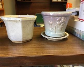 https://www.ebay.com/itm/124141907652 KB0055: White Octagonal Pot and Gradient Rose Pot, $15