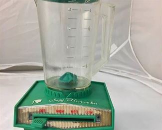 https://www.ebay.com/itm/124145398207 KB0087: Vintage 1960s Suzy Homemaker Budget Blender $10