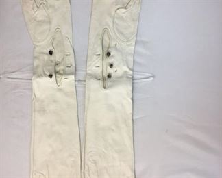 $15 https://www.ebay.com/itm/114189777393 KB0108: Vintage Retro White Leather Women's Gloves, Maison Blanche 2 Pairs $15