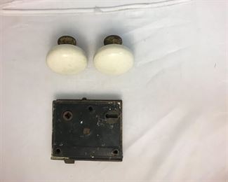https://www.ebay.com/itm/124156211702 KB0117: Vintage Door Handles w/ locking mechanism $25