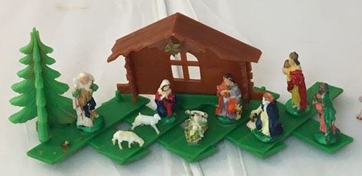 https://www.ebay.com/itm/114198563158 KB0119: Vintage 1963 HARD PLASTIC Claco Expandable Nativity Setc $10