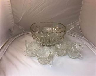 https://www.ebay.com/itm/114167483748 LAN9941: Vintage Punch Bowl Set (18 Pieces) Local Pickup $5