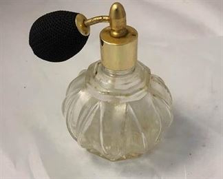 https://www.ebay.com/itm/124138419115 LAN9949 Vintage Perfume Bottle with Mesh Atomizer Bulb Local Pickup $5