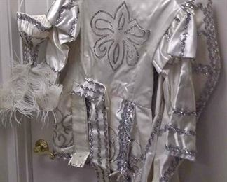 https://www.ebay.com/itm/124135566896 NNS004 USED VINTAGE PROTEUS MARDI-GRAS CHILD'S PAGE OUTFIT MEDIUM SIZE $35