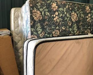 RM1111 King Size Mattress and Boxspring RM1111 King Size Mattress and Boxspring 0 a Set $ 75 a Set