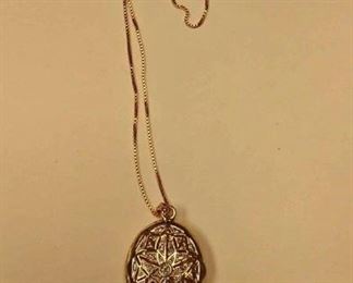 https://www.ebay.com/itm/124135610774 Rxb010 STERLING SILVER LOCKET & CHAIN 18 INCH CHAIN (ITALY) LOCKET (CHINA) BOTH ITEMS GOLD PLATED TOTAL WEIGHT 9.2 GRAMS $20