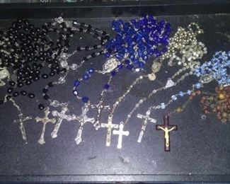https://www.ebay.com/itm/124131359594 Rxb003: ASSORTMENT OF NINE VINTAGE ROSARIES $30