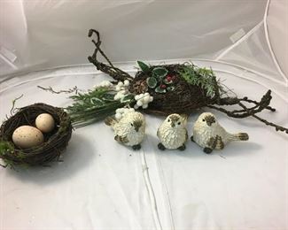 https://www.ebay.com/itm/114208570706 KB0136: Lot of 50 2.5" ornamental birds with ornamental nests $75