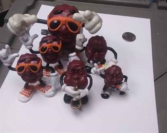 https://www.ebay.com/itm/114209765749 AB0329 LOT OF 6 VINTAGE CALIFORNIA RAISIN PLASTIC TOYS BOX 74 AB0329 $10