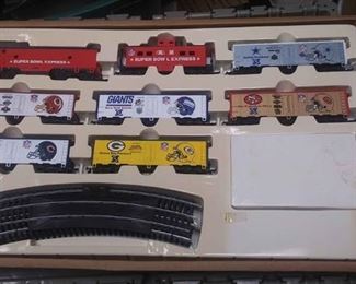 https://www.ebay.com/itm/124173644344 GB0331 MANTUA H.O. SCALE TRAIN SET NATIONAL FOOTBALL CONFERENCE SUPER BOWL WINNERS IN BOX.BOX 75 AB0331 $60