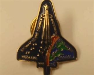 https://www.ebay.com/itm/114209907098 AB0353: NASA SIS 107 MISSION PIN SPACE SHUTTLE COLUMBIA LAST MISSION 1-16-2003 $10