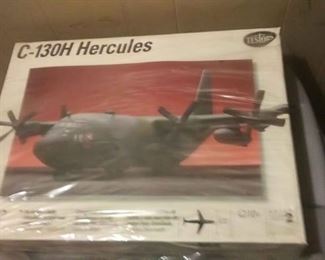 https://www.ebay.com/itm/114209908534 BOX010 VINTAGE 665 TESTERS LOCKHEED C-130 HERCULES 1:72 MODEL KIT IN BOX. ( plastic wrap coming off outside of box) BOX010 $30