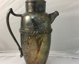 https://www.ebay.com/itm/114209679334 KB0129: F.B. Rogers Silver Co. Silver on Copper Pot with Screwable spout cover $15