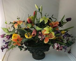 https://www.ebay.com/itm/124173562930 KB0133: Giant Table Centerpiece Floral Arrangement $25