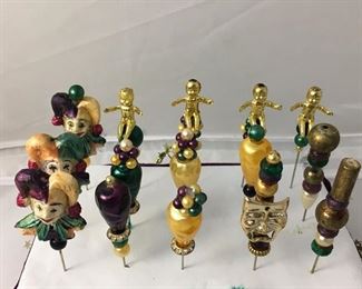 https://www.ebay.com/itm/124173545298 KB0140: Lot of Vintage Mardi Gras Hat Pins, 15 pieces $30