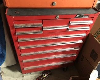 https://www.ebay.com/itm/114212362123 LAN9847: Red Mac Tools Large Metal Rolling Tool Box W/ Drawers & Side Handle Auction