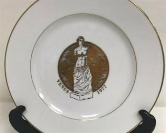https://www.ebay.com/itm/124176094235 GB023: VENUS PLATE 1977 NEW ORLEANS MARDI GRAS KREWE FAVOR $20.00