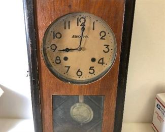 https://www.ebay.com/itm/114213982377	LAN9801: Elkosha Wall Hanging Antique Spring Clock Local Pickup	100
