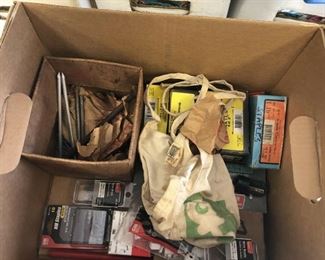  https://www.ebay.com/itm/124168050988	LAN9926: Mix Lot of Nails, Aprons, Elect Staples, and Pencils 	 $5 
