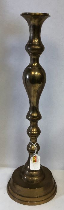 https://www.ebay.com/itm/124169146407	LAN9932: 18" Tall Brass Candle Stick Local Pickup 	 $15 
