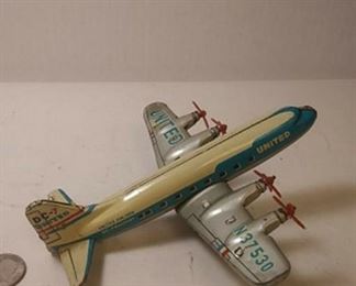 https://www.ebay.com/itm/124183675983	"BU3045 VINTAGE1950S PRESSED METAL FRICTION TOY. UNITED AIRLINES DC-7 MAINLINER MADE IN JAPAN BY LINE MAR COMPANY 6 1/2 X 2 X 6 3/4 INCHES
ABBU BOX7 BU3045"	 Auction 
