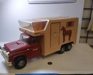 https://www.ebay.com/itm/124183720235	BU3056 VINTAGE 1960s BUDDY L RED TRUCK WITH TAN HORSE TRAILER ON BACK PRESSED STEEL MARKED BUDDY L STABLES ON TRAILER. 1:18 SCALE ABBU BOX 9 BU3056	 Auction Starts 5/11/20 9 PM 
