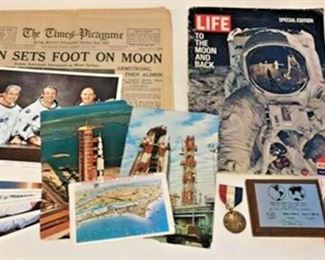 https://www.ebay.com/itm/124186186505	GB044: MAN ON THE MOON SPACE 1969 NEWSPAPER/LIFE MAGAZINE SPACE COLLECTION	 $40 	Buy-IT-Now
