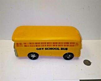 https://www.ebay.com/itm/114227165588	BU3031 VINTAGE 1960s PLASTIC TOY YELLOW SCHOOL BUS  MARKED GAY SCHOOL BUS ON BOT	 Auction 
