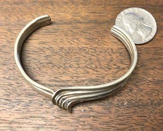 BU1125	https://www.ebay.com/itm/114236264961	BU1125 Sterling Silver Cuff Bracelet	 $40 	Buy-It-Now
