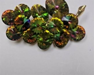 https://www.ebay.com/itm/124199046270	AB0362 USED VINTAGE MULTI COLOR RINESTONE COSTUME JEWELRY BROOCH MADE BY WE	 Auction 
